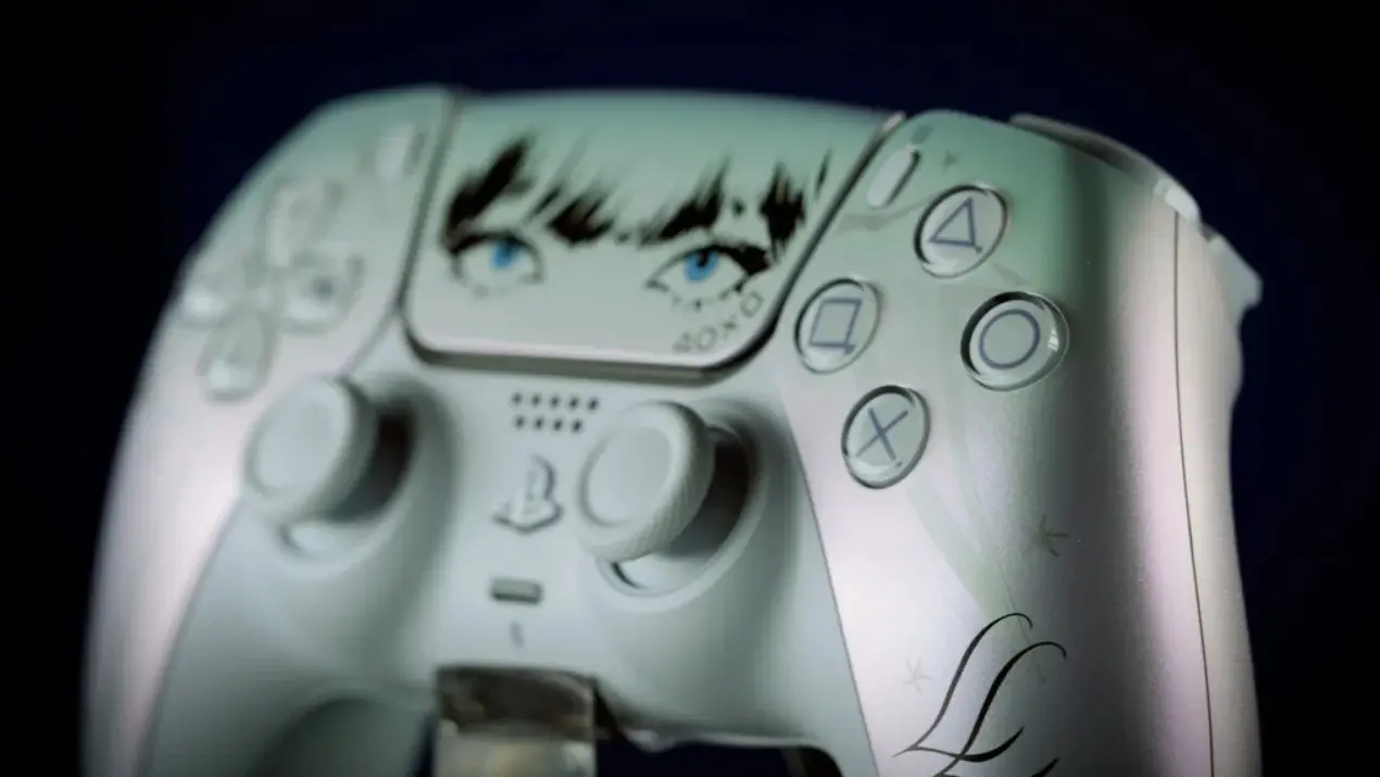 Lisa x PlayStation: Η Lisa σχεδίασε το δικό της συλλεκτικό DualSense