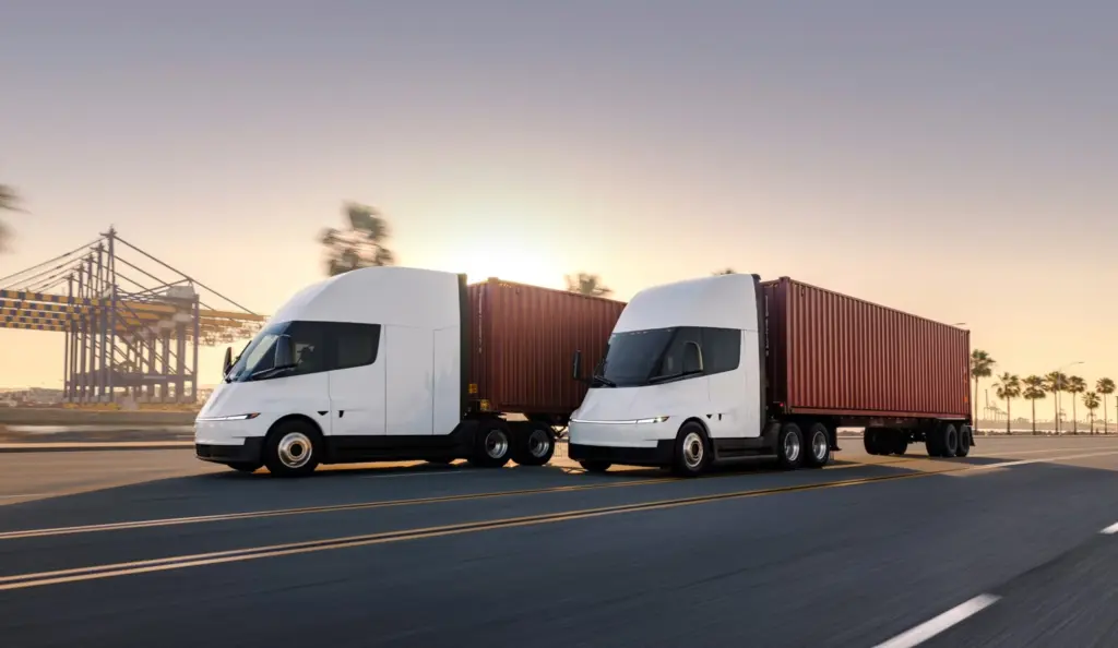 Tesla Semi: Παρουσιάστηκε το νέο ηλεκτρικό φορτηγό μετά από χρόνια αναμονής