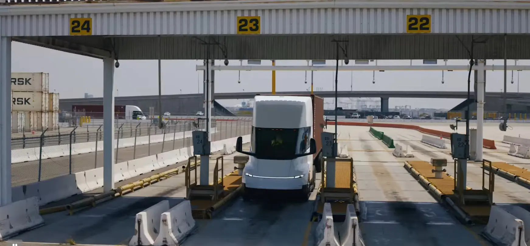 Tesla Semi: Παρουσιάστηκε το νέο ηλεκτρικό φορτηγό μετά από χρόνια αναμονής 1 Tesla Semi: Παρουσιάστηκε το νέο ηλεκτρικό φορτηγό μετά από χρόνια αναμονής