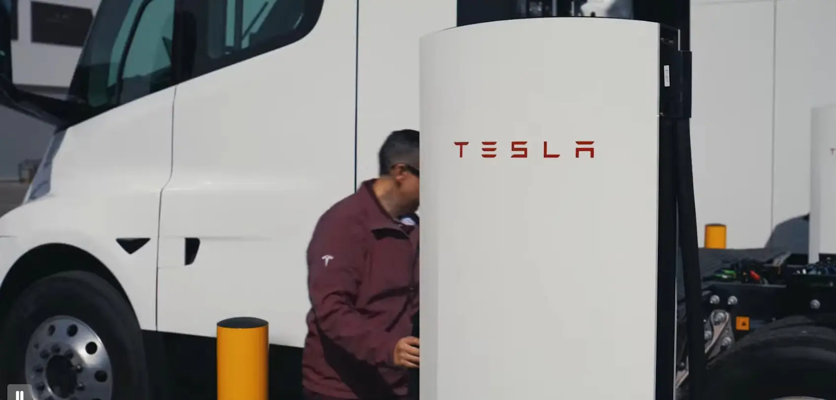Tesla Semi: Παρουσιάστηκε το νέο ηλεκτρικό φορτηγό μετά από χρόνια αναμονής 3 Tesla Semi: Παρουσιάστηκε το νέο ηλεκτρικό φορτηγό μετά από χρόνια αναμονής