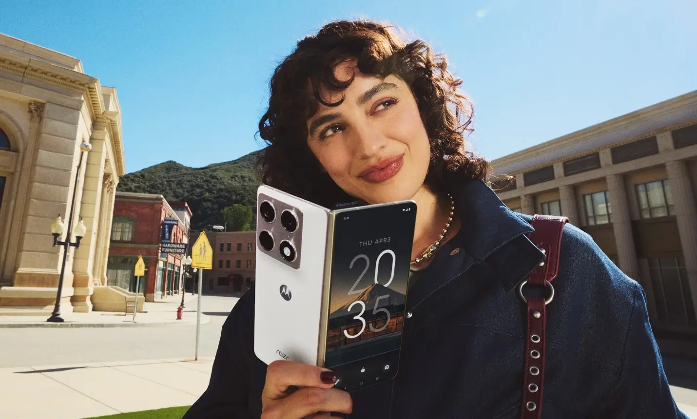 Το Motorola Razr Flex διέρρευσε και είναι πολύ μικρότερο από τα περισσότερα foldables 6 Το Motorola Razr Flex διέρρευσε και είναι πολύ μικρότερο από τα περισσότερα foldables