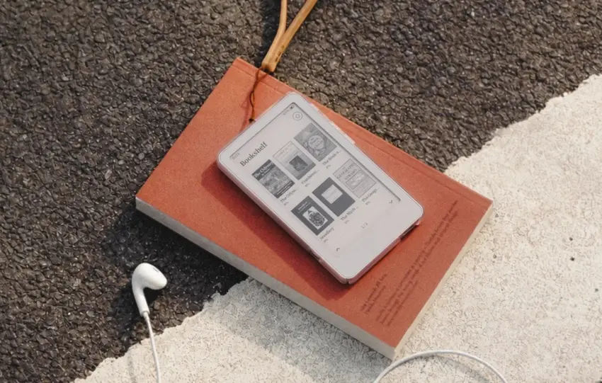 Το νέο eReader Boox Picco χωρά στην τσέπη και κολλάει πίσω από το smartphone