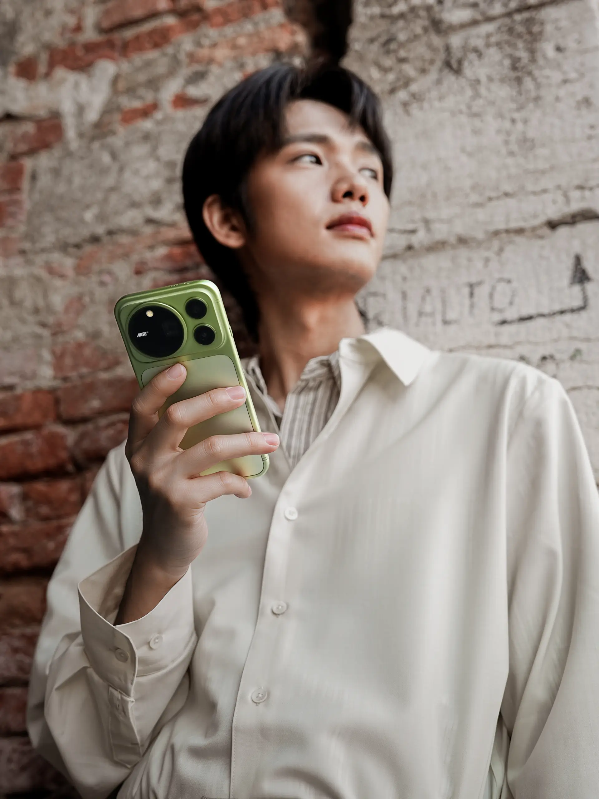 Honor Magic9 Pro Max: Το νέο camera flagship της Honor δείχνει τα δόντια του 4 Honor Magic9 Pro Max: Δύο κάμερες 200MP και zoom 500mm αλλάζουν τα δεδομένα