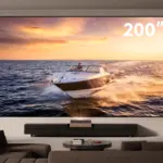Ο XGIMI AURA 3 προβάλλει 4K σε έως 200 ίντσες με τριπλό λέιζερ στα 120Hz