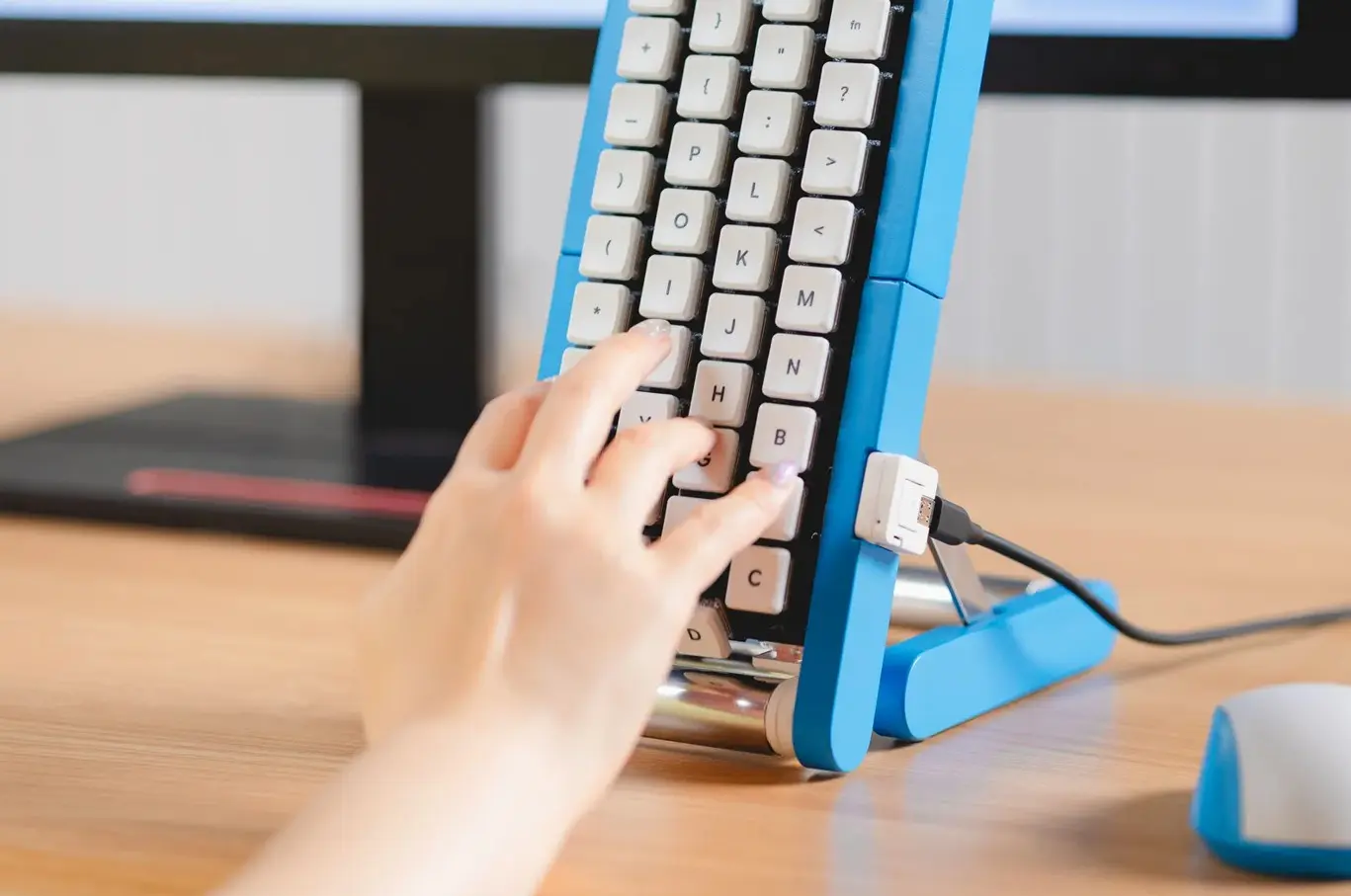 Η Google έβαλε τα πλήκτρα πάνω σε ερπύστριες και έφτιαξε το πιο παράξενο keyboard της χρονιάς 3 Η Google έβαλε τα πλήκτρα πάνω σε ερπύστριες και έφτιαξε το πιο παράξενο keyboard της χρονιάς