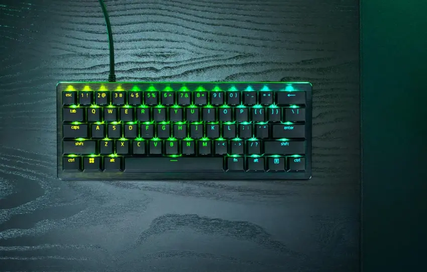 Το Razer Huntsman V3 Pro Mini είναι μικρό σε μέγεθος και ακραίο σε ταχύτητα