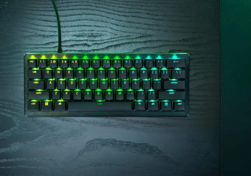 Το Razer Huntsman V3 Pro Mini είναι μικρό σε μέγεθος και ακραίο σε ταχύτητα