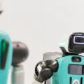 Τα humanoid robots περνούν από τα εργοστάσια σε στρατιωτικές επιχειρήσεις