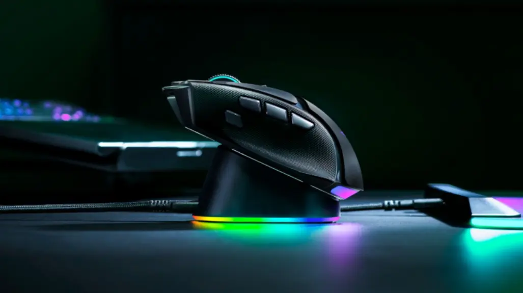 Η Razer παρουσιάζει το Basilisk V4 Pro με 14 πλήκτρα και νέο wireless dock