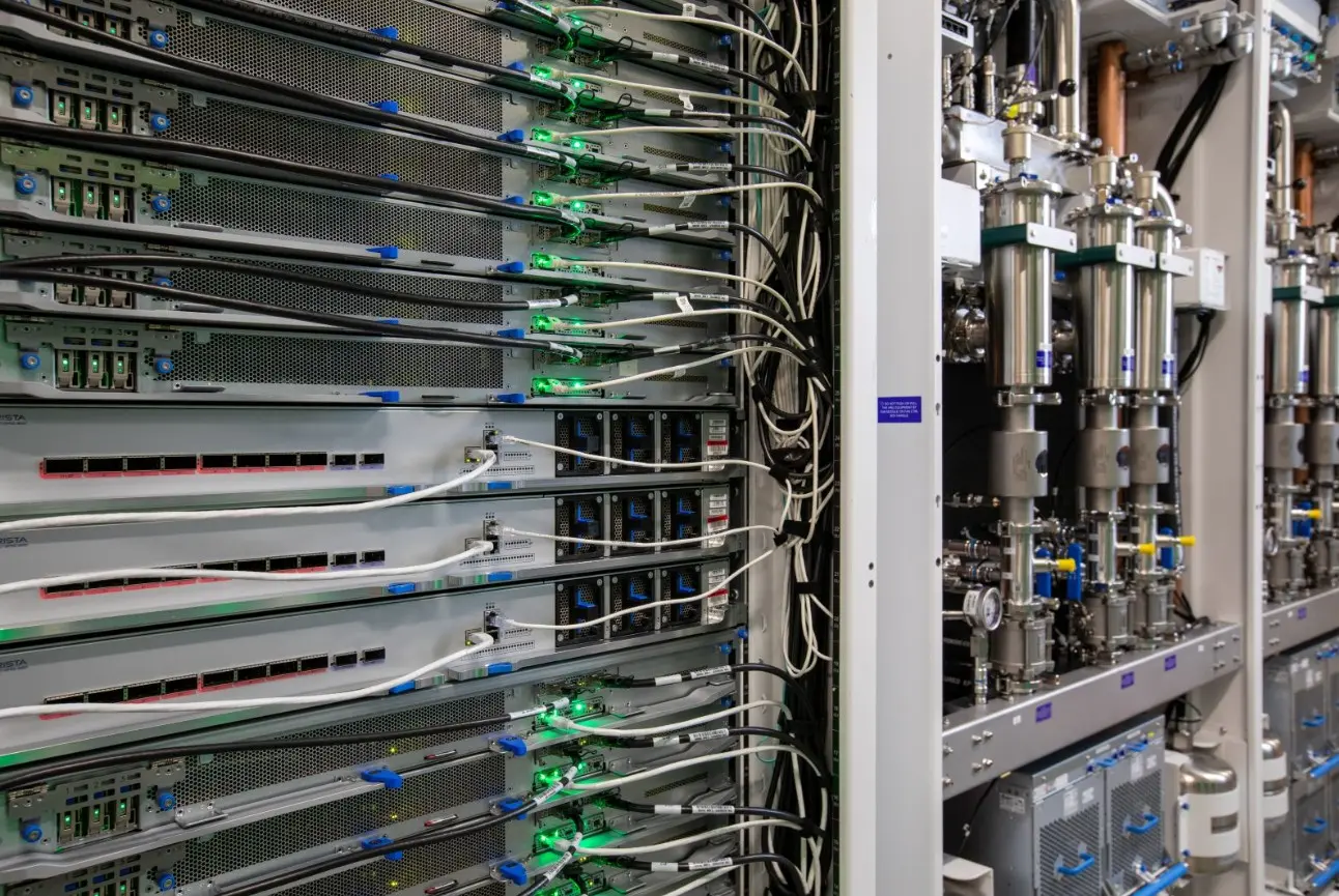 Το Microsoft Maia 300 είναι το νέο AI chip που θέλει να μειώσει την εξάρτηση από τη NVIDIA