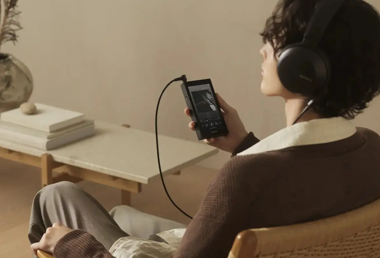 Η Sony επαναφέρει το Walkman στο προσκήνιο και η νοσταλγία κοστίζει έως 5.000 ευρώ
