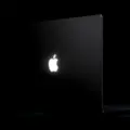 Η Apple φέρνει ξανά το φωτιζόμενο λογότυπο στο νέο OLED MacBook Pro
