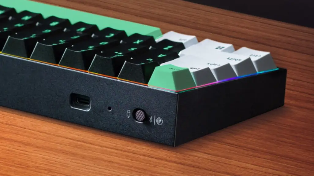 Η Razer παρουσίασε το Reclusa Mini 65% με magnetic switches και ασύρματη λειτουργία