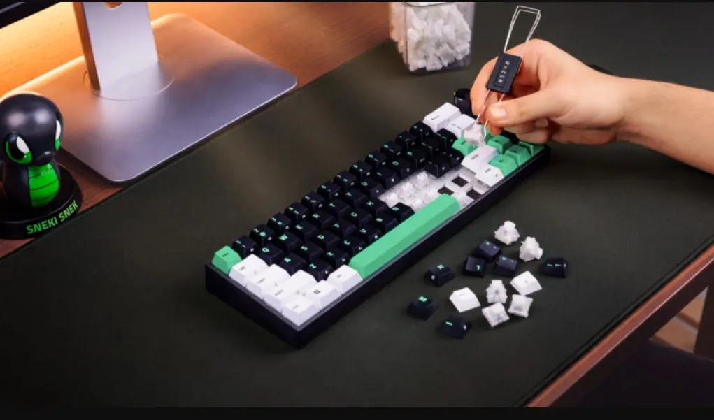 Η Razer παρουσίασε το Reclusa Mini 65% με magnetic switches και ασύρματη λειτουργία