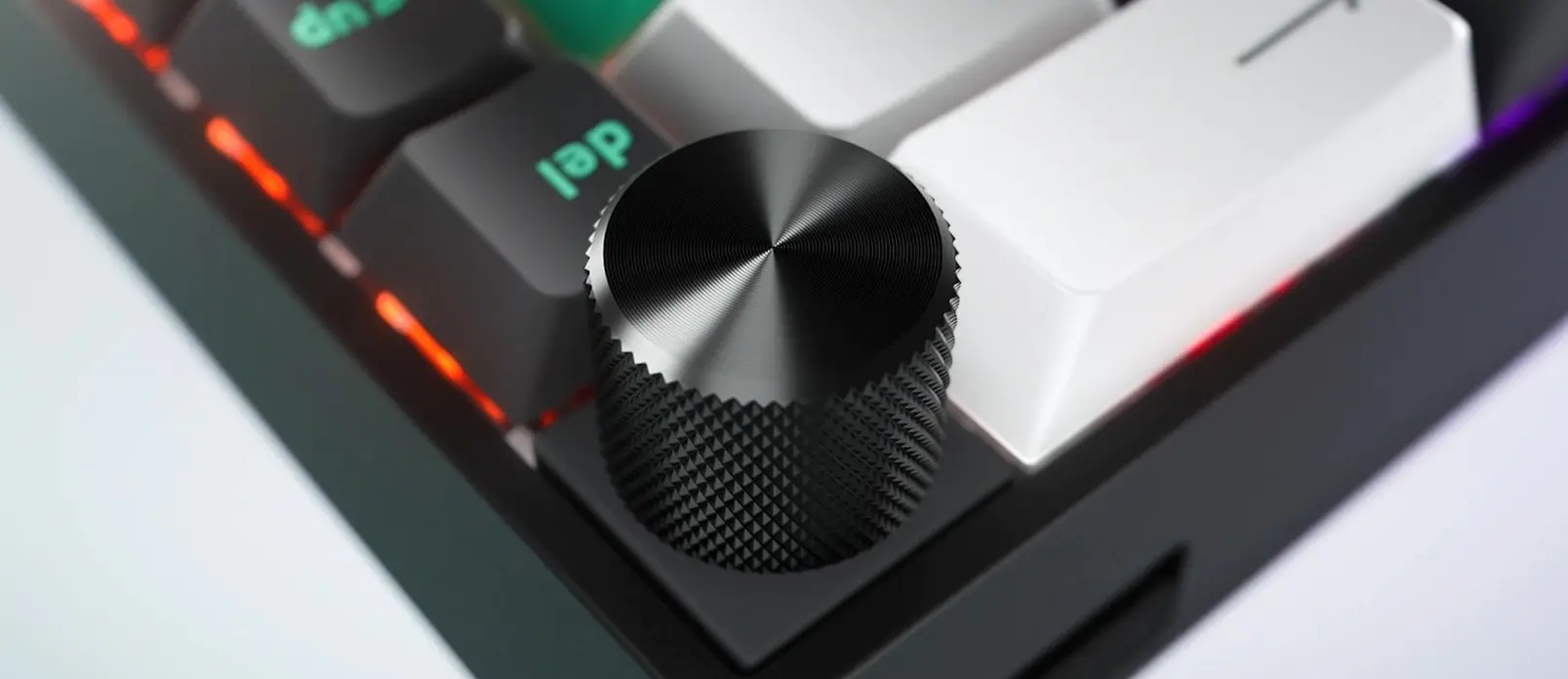 Η Razer παρουσίασε το Reclusa Mini 65% με magnetic switches και ασύρματη λειτουργία