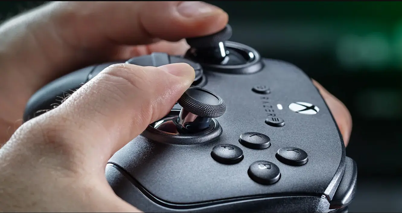 Η Razer παρουσίασε το Wolverine V4 Pro με νέους αισθητήρες και έξι επιπλέον πλήκτρα