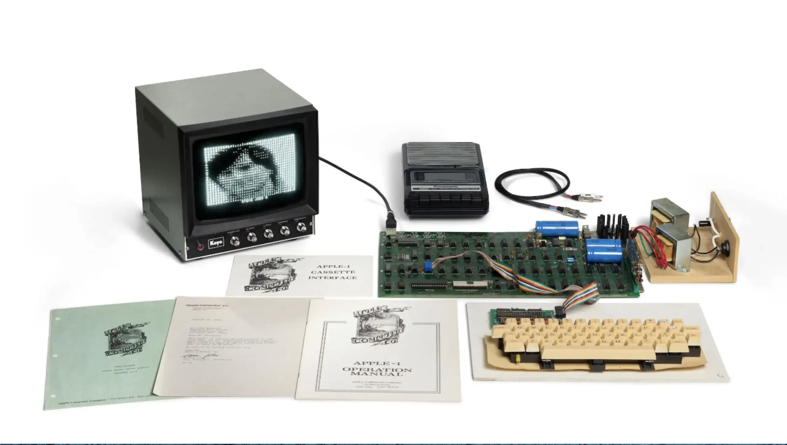 Apple 1: Ο πρώτος υπολογιστής της Apple πουλήθηκε για 1,15 εκατ. δολάρια 1 1. Apple-1 - Η επιστολή του Steve Jobs που συνόδευσε την πώληση ενός ιστορικού υπολογιστή για 1,15 εκατ. δολάρια