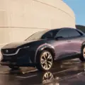 Το Mazda CX-6e μπορεί να μιλήσει στους πεζούς και ναι, μπορεί ακόμη και να τους βρίσει