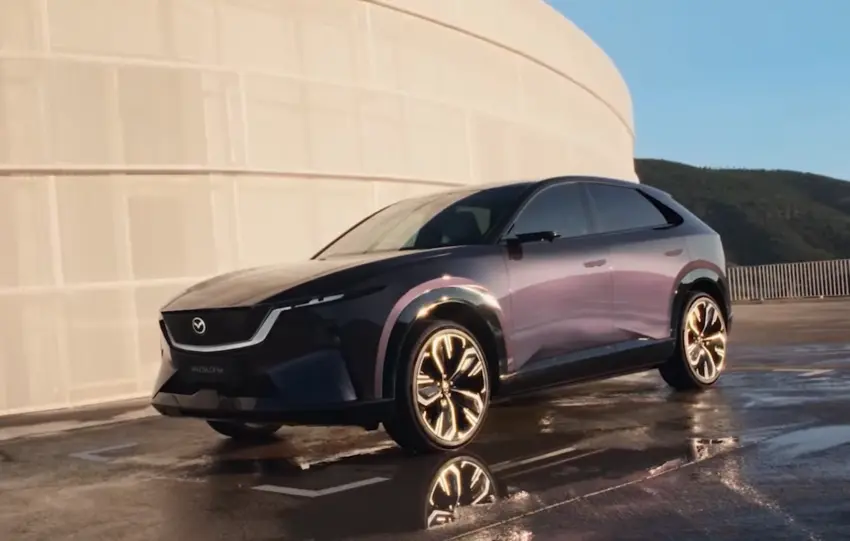 Mazda CX-6e - Το EV που μιλά στους πεζούς