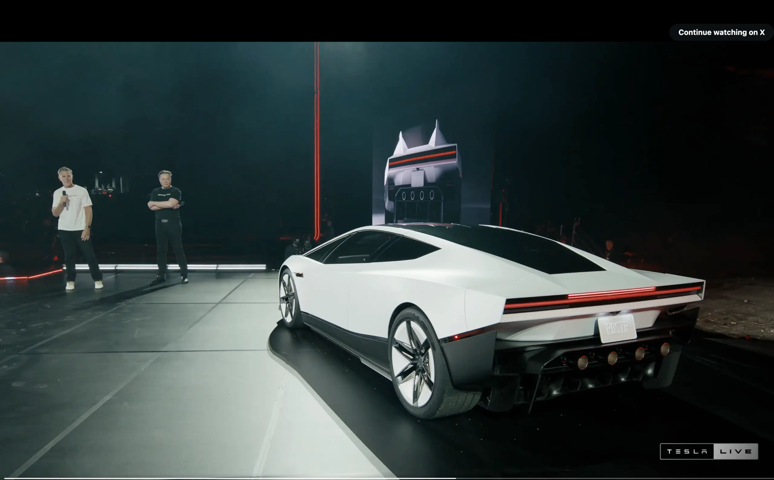 Το Tesla Roadster γράφει ιστορία και είναι το πρώτο αυτοκίνητο που πετάει 5 Το Tesla Roadster γράφει ιστορία και είναι το πρώτο αυτοκίνητο που πετάει