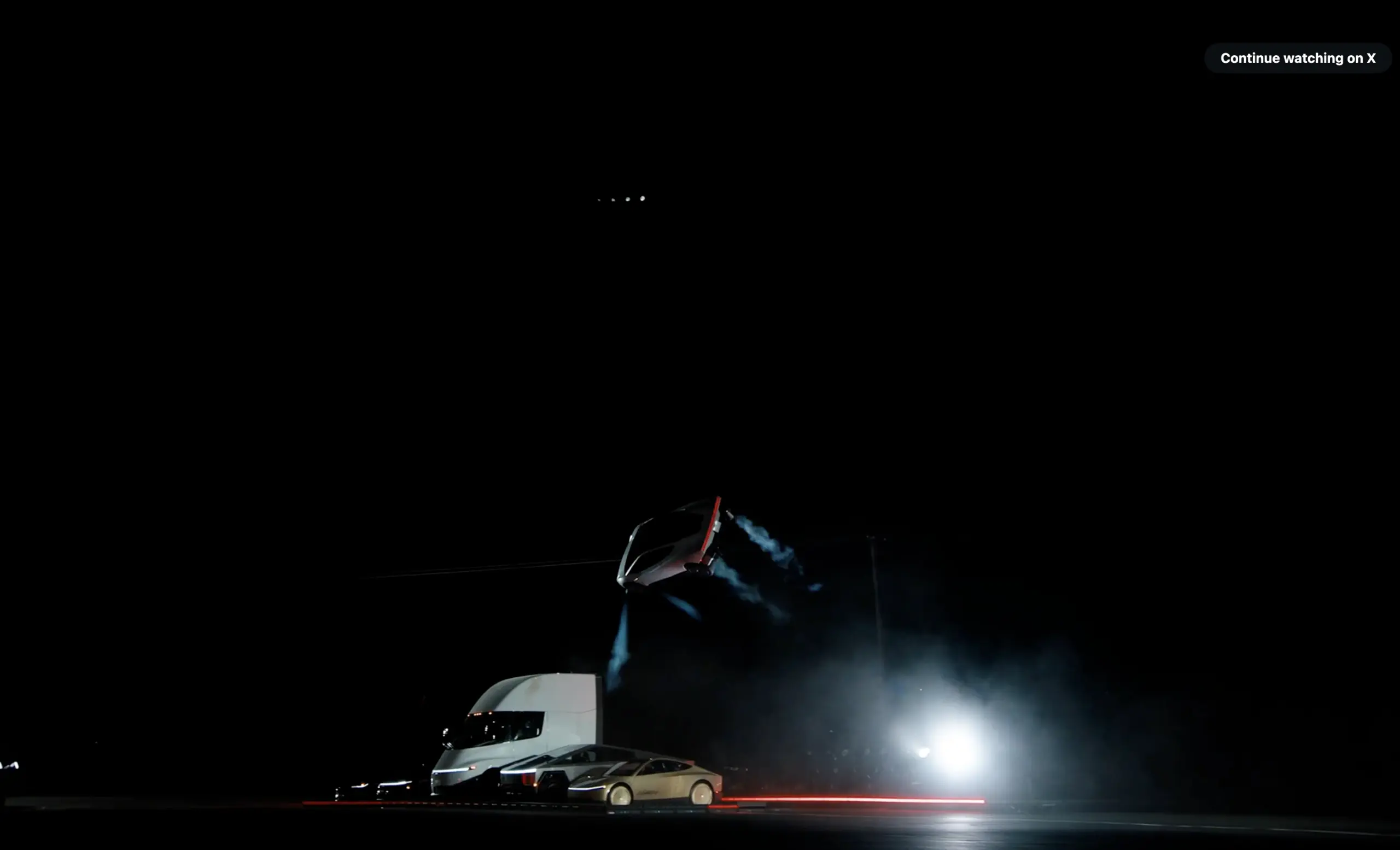 Το Tesla Roadster γράφει ιστορία και είναι το πρώτο αυτοκίνητο που πετάει 1 Το Tesla Roadster Rocket πετάει και κάνει αναστροφές στον αέρα, αλλά δεν μπορείς να το παραγγείλεις